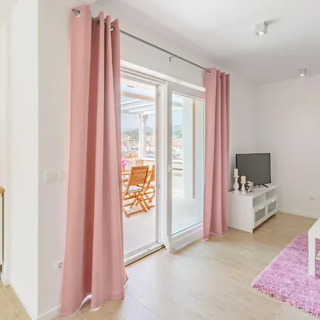Sunny Days Apartment *