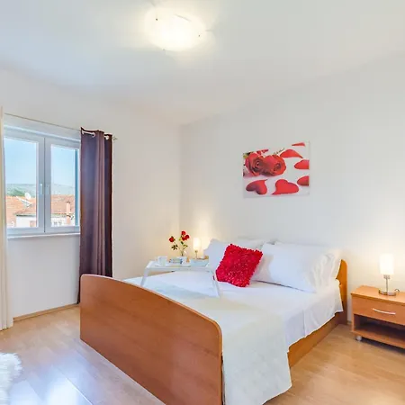 Sunny Days Apartment *