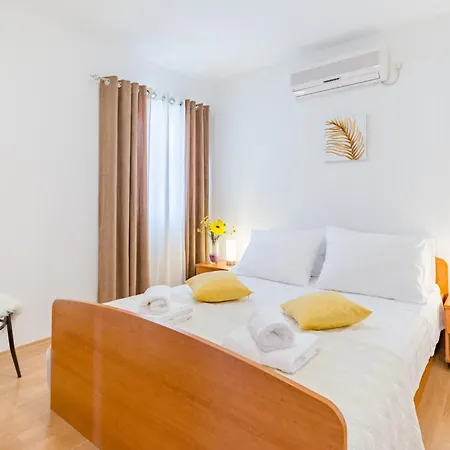 Sunny Days Apartment
