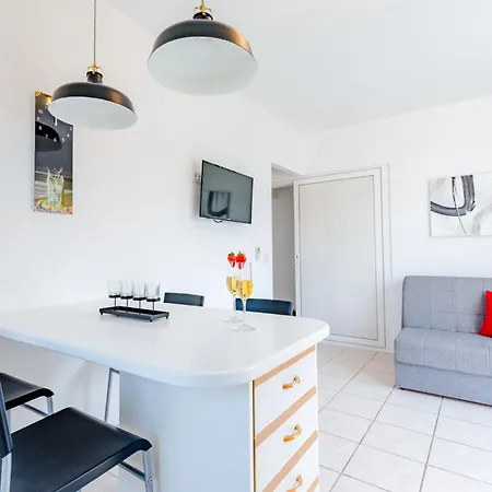 Sunny Days Apartment