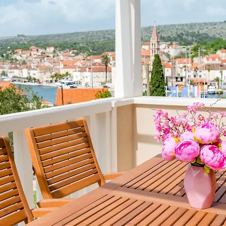 Apartment Sunny Days Milna (Brac)