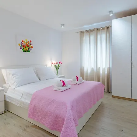 Apartment Sunny Days Milna (Brac)