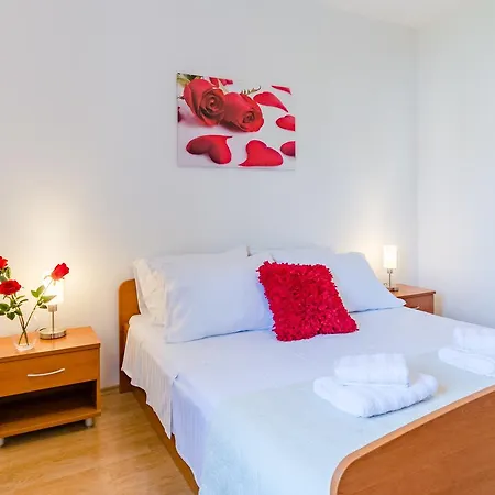 Apartment Sunny Days Milna (Brac)